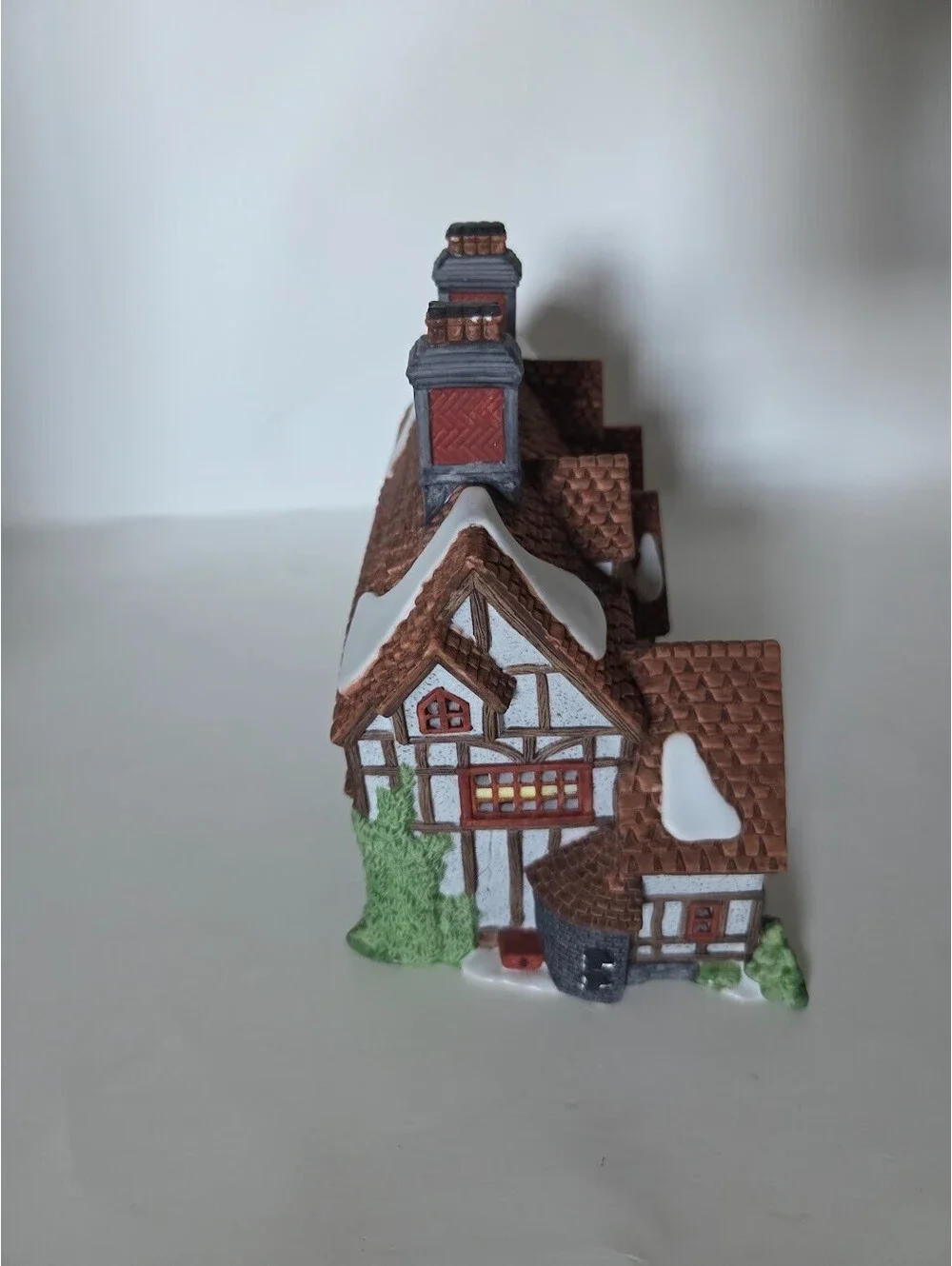 Department 56 Dickens Village Series Ashbury Inn Handpainted Porcelain 1991